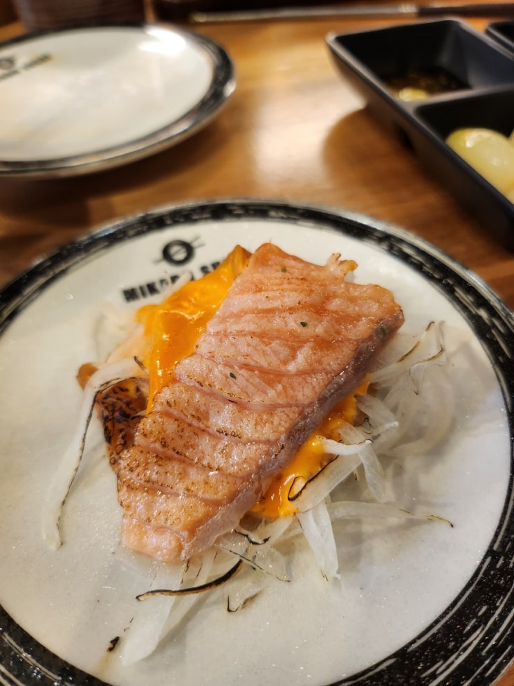  까치산역 미카도스시 한 접시 1,900원 가성비 회전초밥