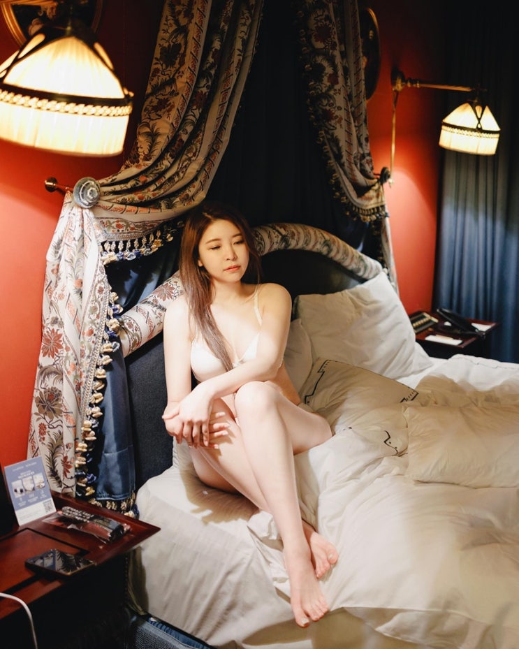 영국 런던대 교수 송리나, 섹시한 노출 화보 찍었다가 전남편에 소송당해 (ft. 맥심화보) 영국 런던대 교수 송리나, 섹시한 노출 화보 찍었다가 전남편에 소송당해 (ft. 맥심화보)