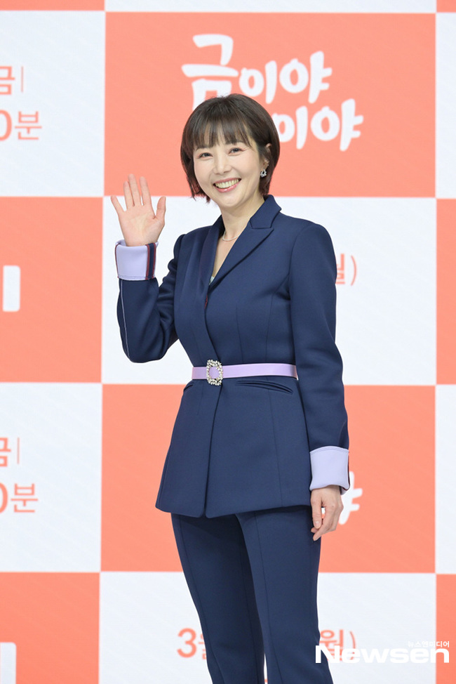 '김국진 전 아내' 이윤성, "살기 위해선 어쩔 수 없었다" 10년 만에 '금이야 옥이야'로 복귀 '김국진 전 아내' 이윤성, "살기 위해선 어쩔 수 없었다" 10년 만에 '금이야 옥이야'로 복귀