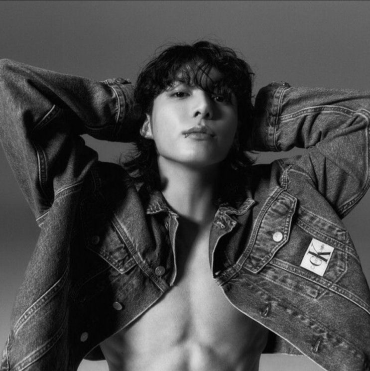 정국, 복근 시선 강탈한 화보 공개…"이유 있는 자신감"