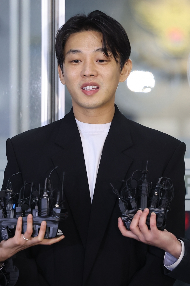 수척해진 유아인…“마약, 누구랑?” 질문에 ‘묵묵부답’ 수척해진 유아인…“마약, 누구랑?” 질문에 ‘묵묵부답’