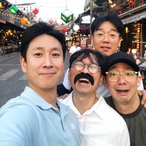 이선균 장항준 김도현 김남희 나이 출연료 캄보디아 홈스테이 촬영지 정보 스랑스렁 영화 알포인트 아주 사적인 동남아 이선균 장항준 김도현 김남희 나이 출연료 캄보디아 홈스테이 촬영지 정보 스랑스렁 영화 알포인트 아주 사적인 동남아