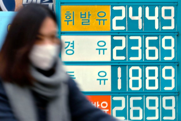 가격차 벌어지는 경유·휘발유…다음달 유류세 인하폭 축소될까