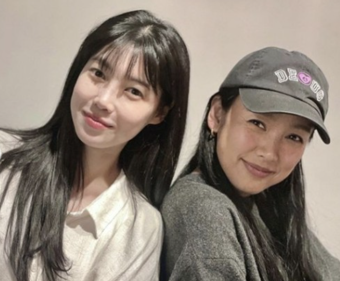 쉽게 볼 수 없는 이효리, 배다해와 '얼굴 착 붙이고' 행복한 미소 "언제나 사랑스러움" 쉽게 볼 수 없는 이효리, 배다해와 '얼굴 착 붙이고' 행복한 미소 "언제나 사랑스러움"