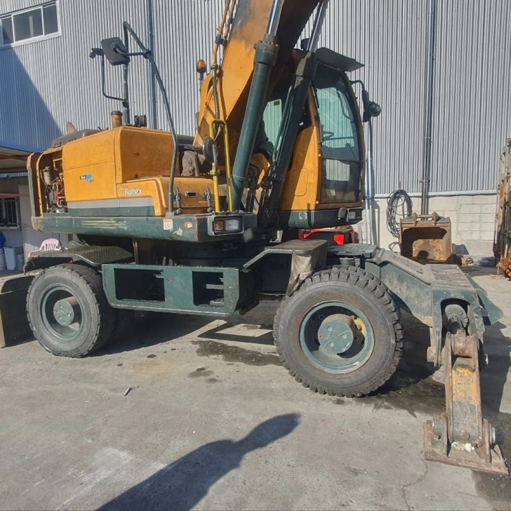 현대 R210W 2015년식 5300만원 판매합니다. 현대 R210W 2015년식 5300만원 판매합니다.