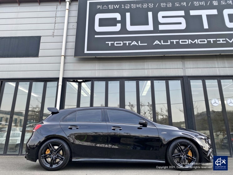 벤츠 A45 AMG 휠수리 후 블랙유광 휠도색 + 카본 세라믹 골드 캘리퍼 도색