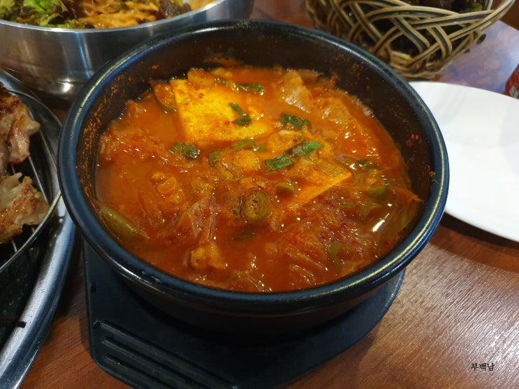 부산 송정동 칼집이 살아있는 고기 한 번 드셔보실래요? 돼지야 숯불 꽃 생삼겹