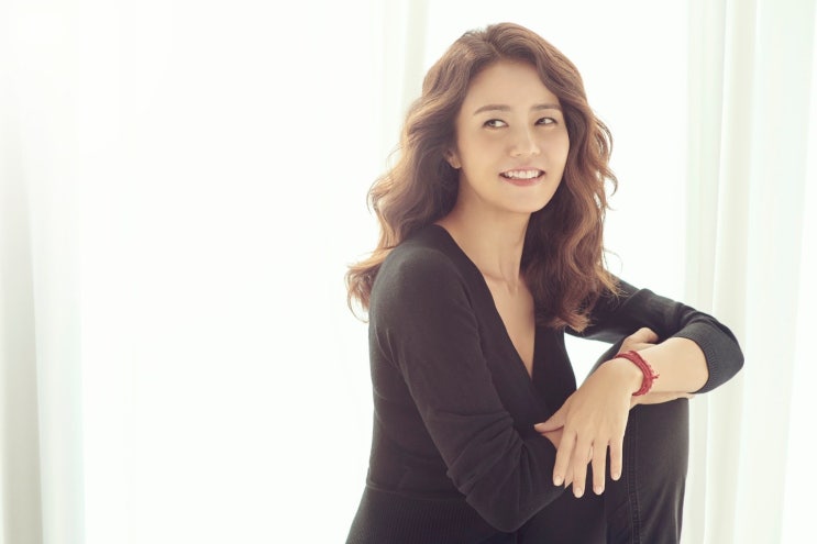 전 KBS 아나운서 출신 손미나, 스페인 국가 훈장 받더니 감독 데뷔...여행다큐 "엘 카미노" 개봉 전 KBS 아나운서 출신 손미나, 스페인 국가 훈장 받더니 감독 데뷔...여행다큐 "엘 카미노" 개봉