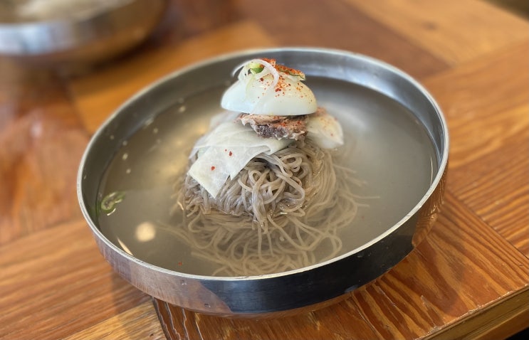  정성껏 끓여 내어 깊은 맛이 느껴지는 육수 / 강동 상일동 평냉집
