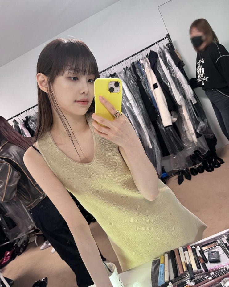 "내가 죽어야 정신 차릴래?" 퇴출 논란이 있던 츄, 살 쭉 빠진 근황 공개했다 "내가 죽어야 정신 차릴래?" 퇴출 논란이 있던 츄, 살 쭉 빠진 근황 공개했다