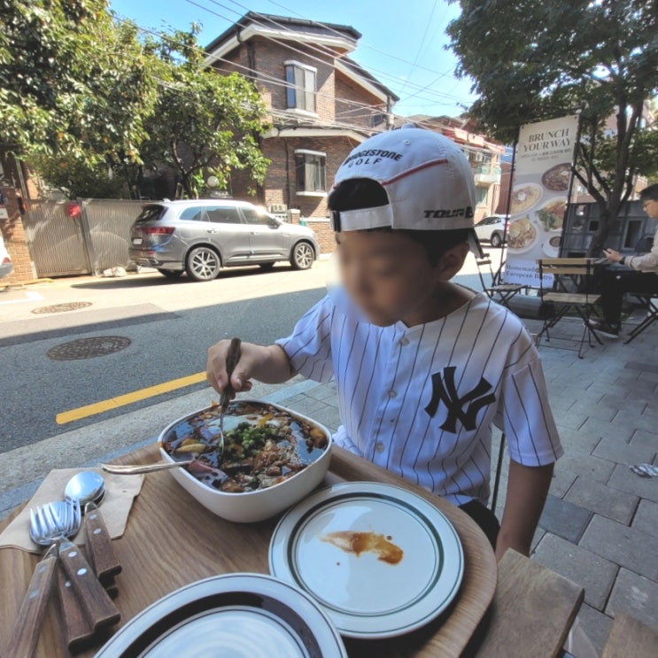  브런치 in 양재천, 가족회합은 쉽지 않다. 카페 비밀