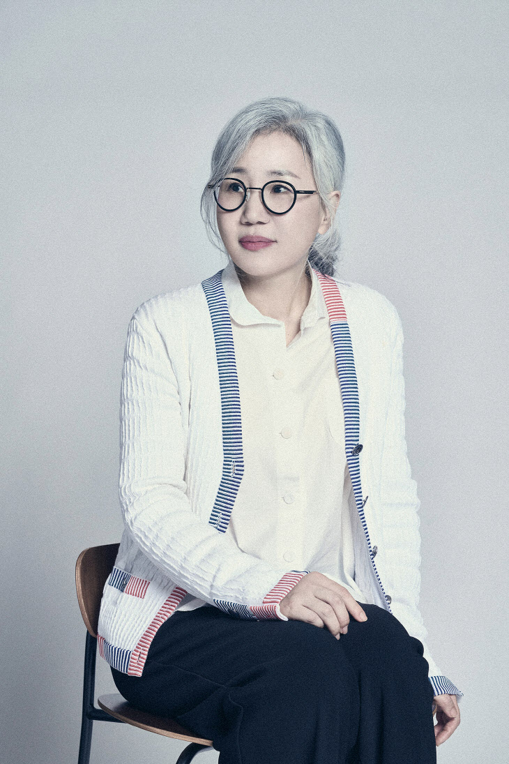김은숙 작가, '더 <b>글로리</b>' 글로벌 신드롬에 "나 지금 너무 신나요"