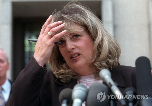 대통령 집무실서 성관계..美 '지퍼게이트' 대통령 집무실서 성관계..美 '지퍼게이트'