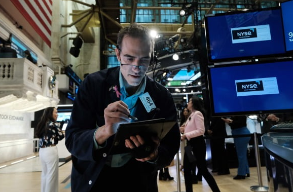  은행 위기 걷히자…다시 힘얻은 긴축