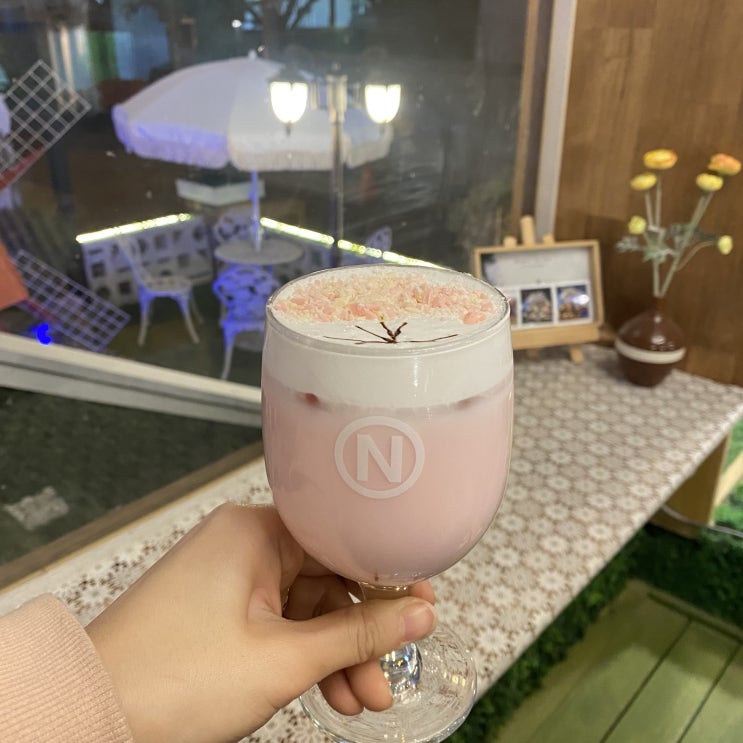  청주시내카페 "나인원cafe" 테마가 있는 이색 카페 벚꽃라떼 먹으러 가자!!