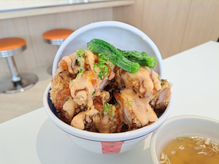  부산대역 앞 일본 감성 식당 '스나쿠'