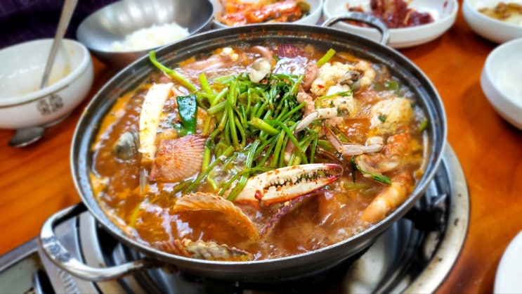  진주 신선한 해산물 가득 보글보글 대도해물탕