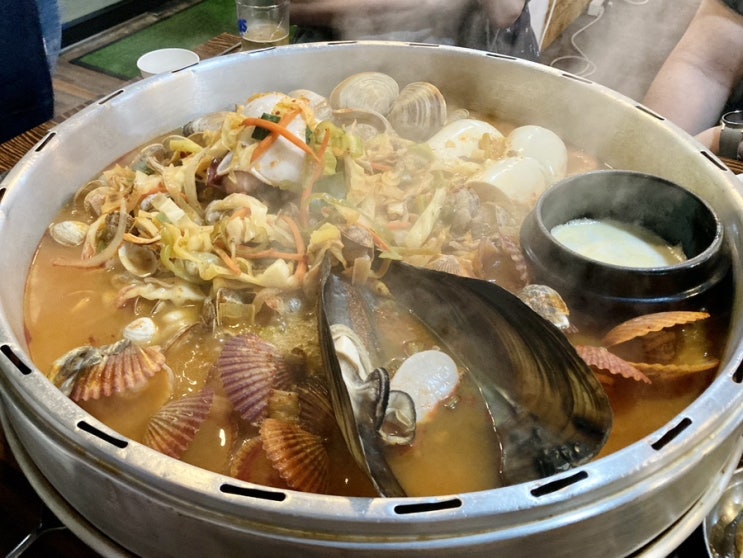 [경기도 안양] 양에 한 번, 맛에 두 번 놀라는 인덕원역 맛집 대물 조개전골