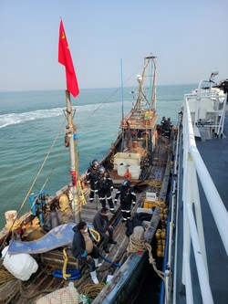 서특단, 불법 조업 <b>중국</b> 어선 <b>나포</b>