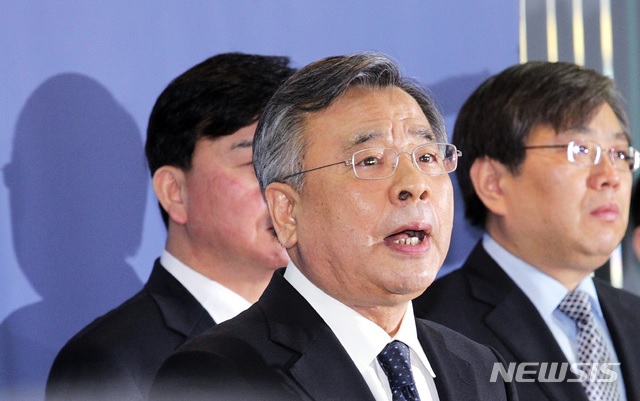 검찰, <b>박영수</b> 前<b>특검</b> 압수수색…'<b>대장동 로비 의혹</b>' 수사... 