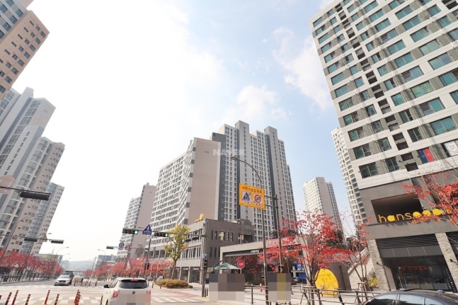 삼성 300조 반도체판 벌였다…용인 아파트값 보름새 3억 '껑충' 삼성 300조 반도체판 벌였다…용인 아파트값 보름새 3억 '껑충'