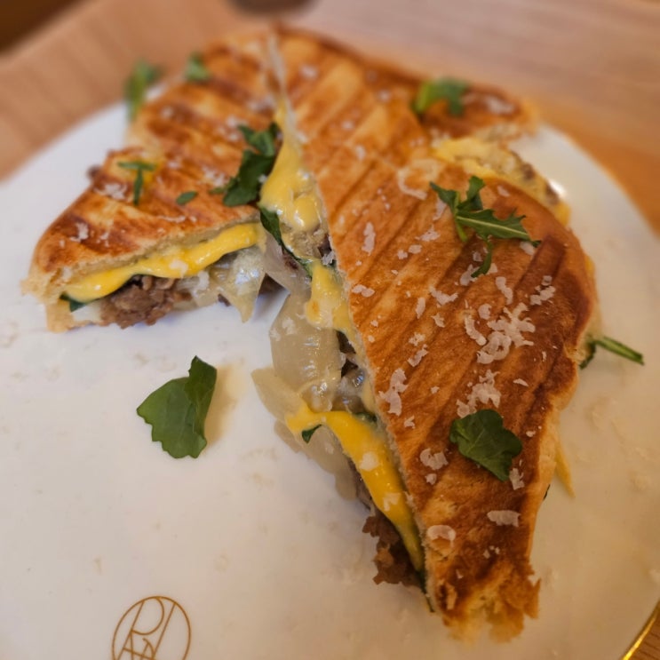  홍대카페 _ '바나온' 예쁜카페 파니니, 샌드위치 맛집 !