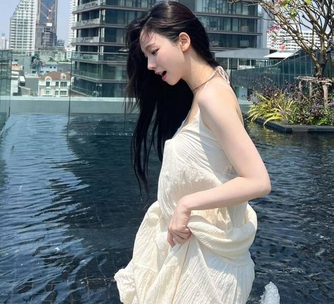 에스파 카리나, 태국 야시장에서 산 옷 입었는데 여신 같다고 난리...구입 옷은 품절 사태 에스파 카리나, 태국 야시장에서 산 옷 입었는데 여신 같다고 난리...구입 옷은 품절 사태