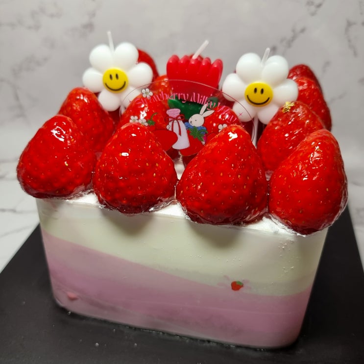[투썸 딸기우유생크림 케이크] 추천 : 탱탱함의 신비로움 생일케이크