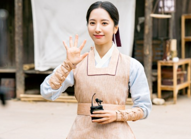 '조선변호사' 김지연, 포스터 촬영 현장 속 '공주↔여종' 이중생활 포착 '조선변호사' 김지연, 포스터 촬영 현장 속 '공주↔여종' 이중생활 포착
