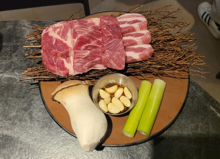 [가시 Food실록] 서울 신당동 고기(돈마구로, 삼겹살, 목살) 맛집 직화장인