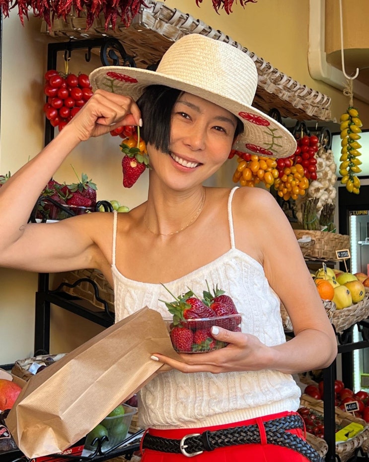 '제2의 전성기라는' 김나영, 애둘맘의 시원한 노출 패션..."나는야 엄마들의 제니" '제2의 전성기라는' 김나영, 애둘맘의 시원한 노출 패션..."나는야 엄마들의 제니"