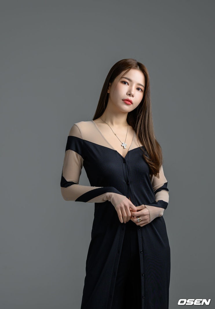 '문별과 유닛 결성한' 마마무 솔라, 착 붙는 브라톱 패션 볼륨감에 모두 감탄했 '문별과 유닛 결성한' 마마무 솔라, 착 붙는 브라톱 패션 볼륨감에 모두 감탄했