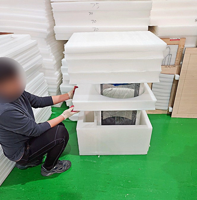 로봇을 위한 포장완충재, 250T 두께 PE폼도 가볍게 해결 로봇을 위한 포장완충재, 250T 두께 PE폼도 가볍게 해결