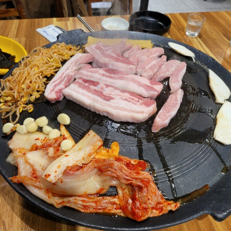  [내돈내산] 솥뚜껑 삼겹살이 땡길 때! 수지 신봉동 봉우리 삼겹살 후기