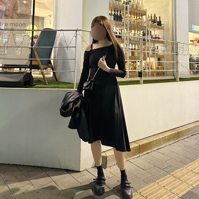  오프숄더가 매력적인 에트몽 셔링 원피스 후기