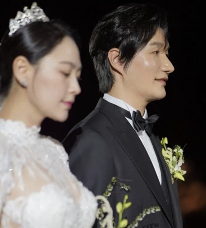 연예인 <b>미모</b> 아내 첫 공개…이렇게 예뻤다니 / 더<b>글로리</b> <b>송혜교</b>... 