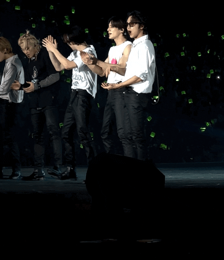 SHOW2 : <b>IN</b> A DREAM <b>in</b> HONGKONG - 움짤로 보는 <b>드림</b>쇼