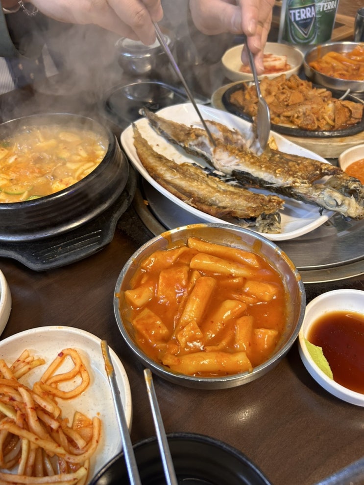  논현역 맛집 촌돼지마을 겉은 바삭 하고 속은 부드러운 고등어구이와 감칠맛이 일품인 차졸청국장과 제육볶음 건강하게 먹고 가세요