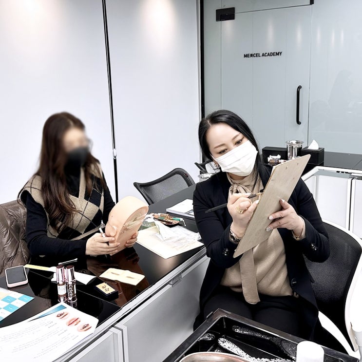  반영구배우기 화려함보단 현실 기술에 초점을