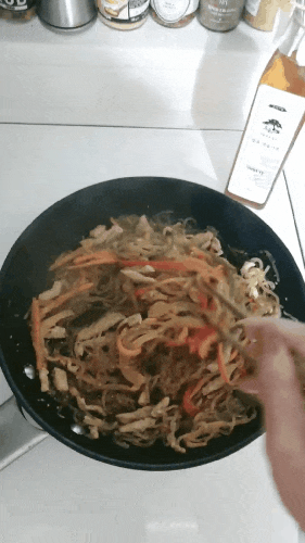  잡채와 효솔 발효 생들기름  들들들 맛도 좋고 건강에 최고 아침 공복 들기름 효능