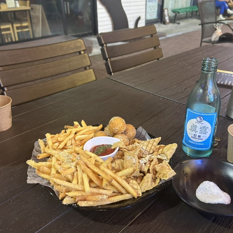  [대구 김광석 거리 술집] 간단한 안주와 꼬치가 있는 야외 맛집 “와래이”