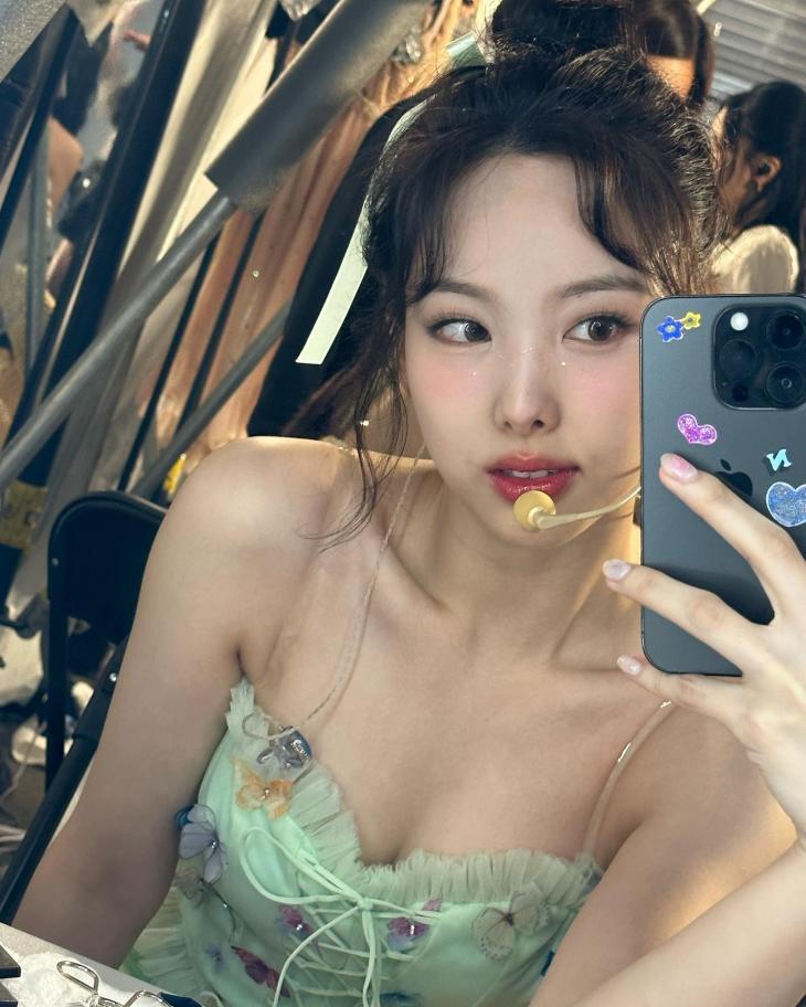 트와이스 나연, 런던 공연 현장 공개 "앞으로 잘 지내보자" 트와이스 나연, 런던 공연 현장 공개 "앞으로 잘 지내보자"