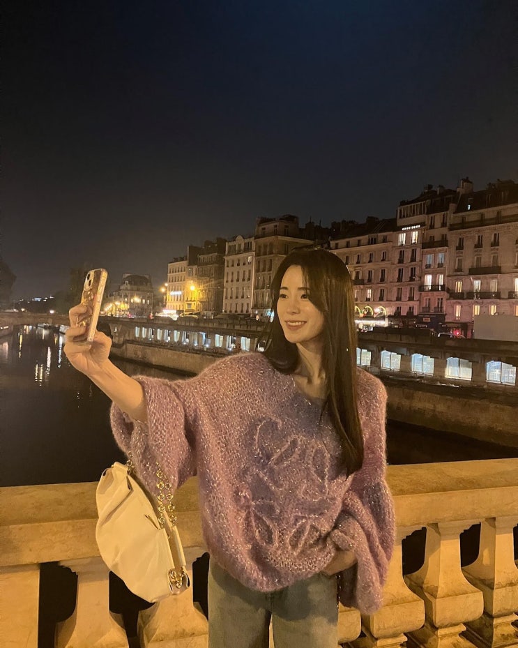 임지연 SNS 로에베 LOEWE 아나그램 모헤어 블렌트 스웨터 가을 니트 정보! 임지연 SNS 로에베 LOEWE 아나그램 모헤어 블렌트 스웨터 가을 니트 정보!
