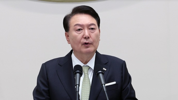尹<b>대통령</b> "<b>자유</b>와 <b>번영</b>은 어르신들 피와 땀 덕분"