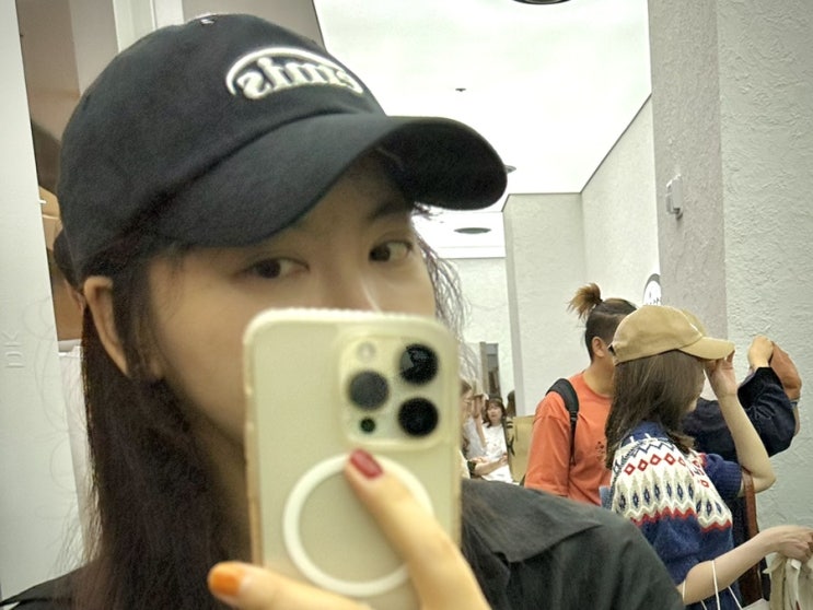  더현대서울 이미스 모자 수량 많아요