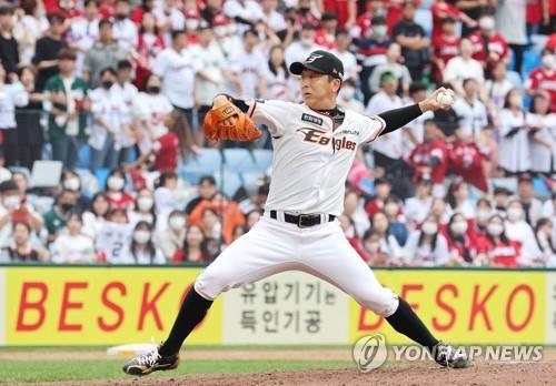 한화 <b>베테랑</b> <b>투수</b> 정우람 KBO리그 최초 1천경기 출장