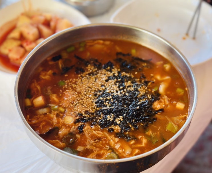 강릉 장칼국수 맛집. 안목 바다식당. 애견 동반. 손칼국수와 진한 국물이 맛있었던 곳.