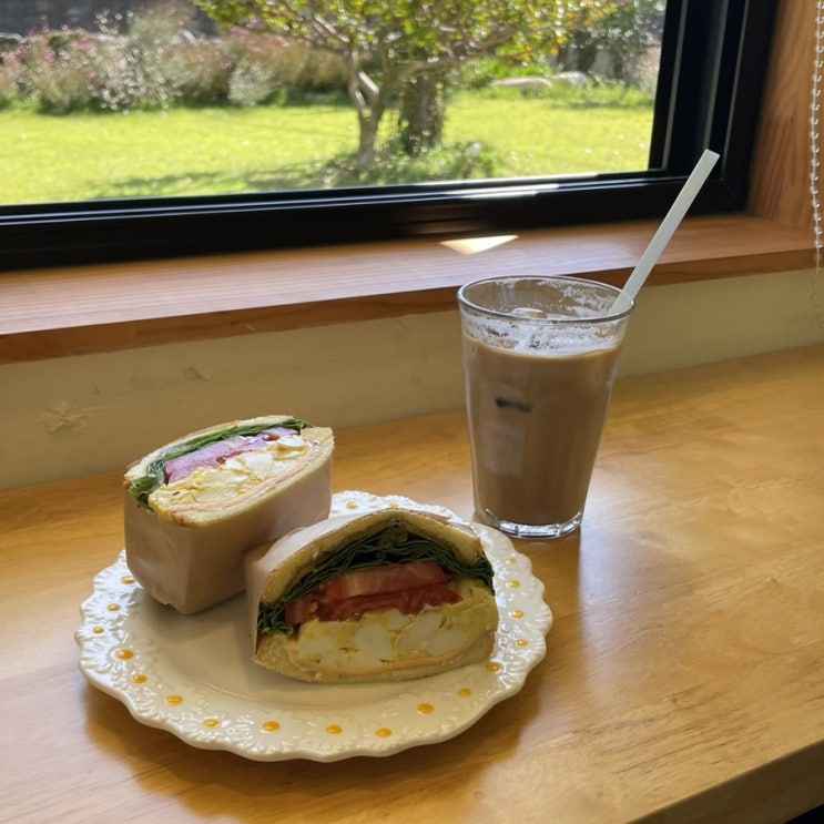  강릉 애견 동반 가능한 샌드위치 맛집 '카페명경'