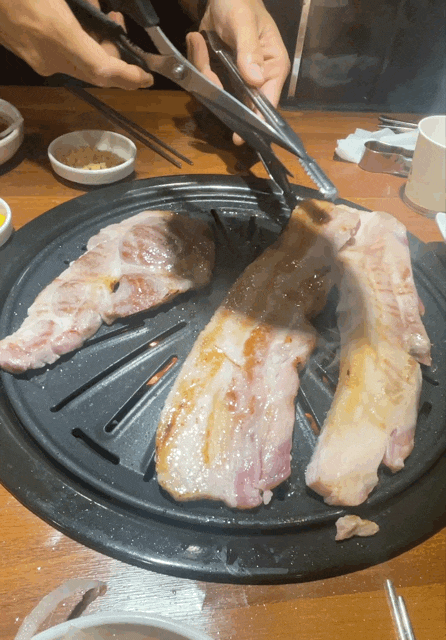  고기싸롱 서울대입구역점