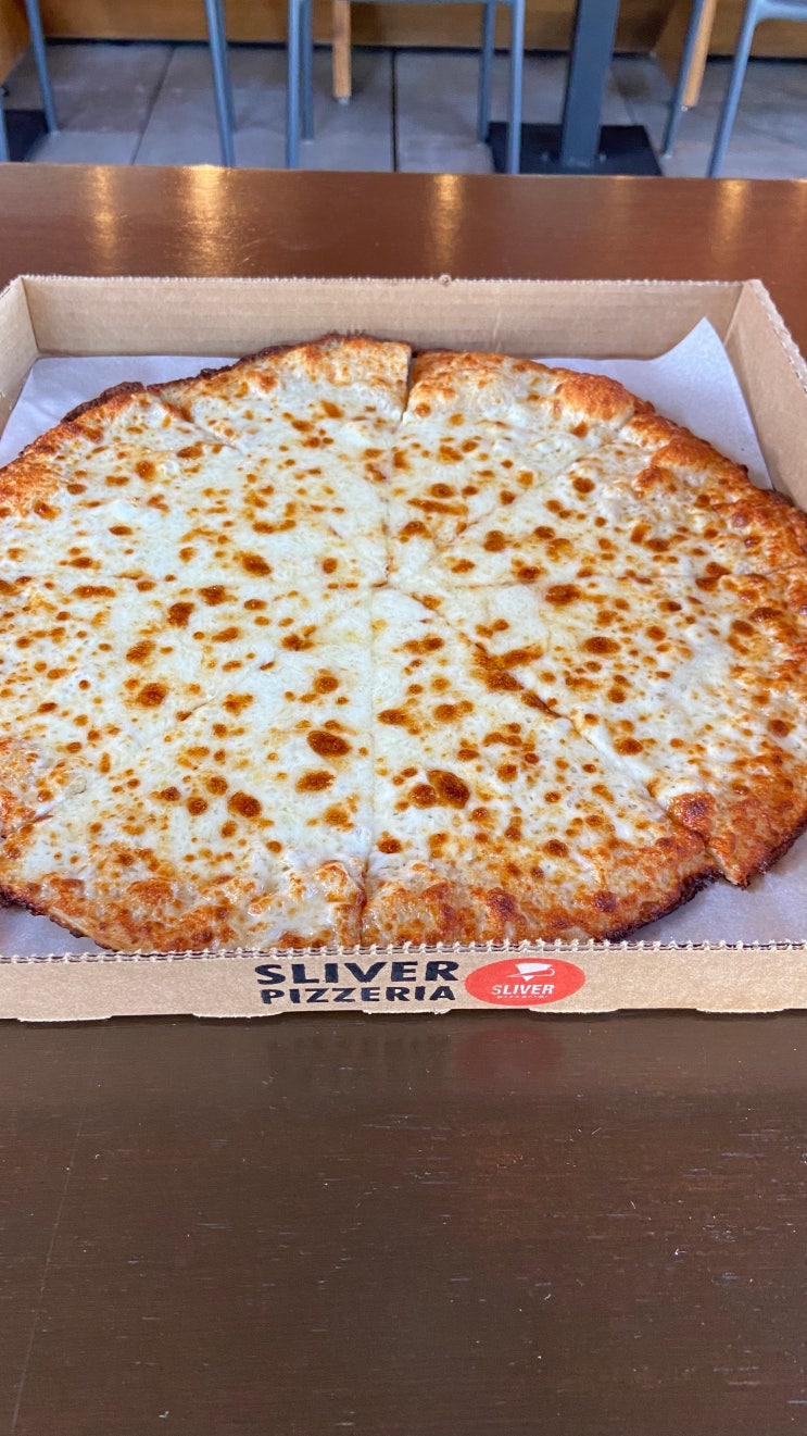  [Berkeley] 버클리의 명물 치즈 보드 사촌, 베지테리언 피자 전문점 Sliver Pizzeria